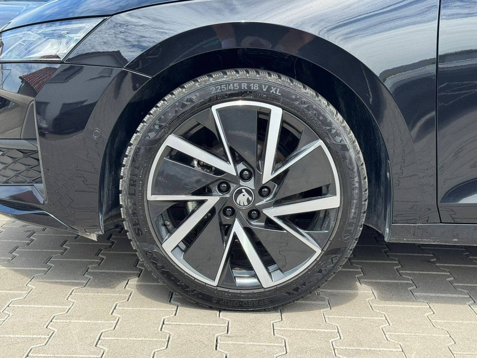 Fahrzeugabbildung SKODA Octavia 2.0 DSG Sportline MATRIX*PANO*CANT.*5J.G