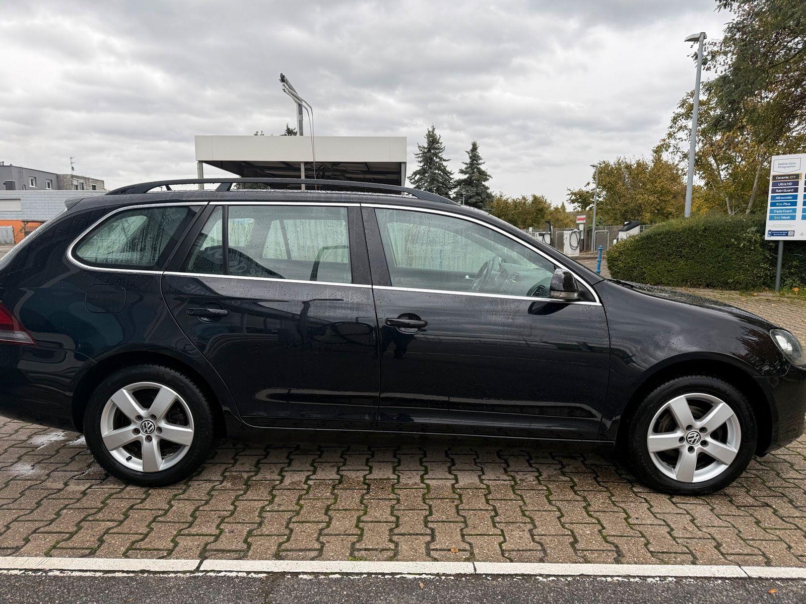 Volkswagen Golf 2010 — вигляд ззаду
