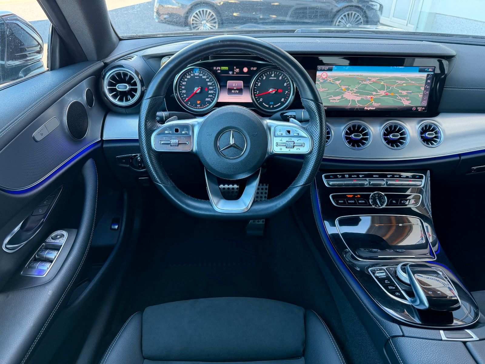 Fahrzeugabbildung Mercedes-Benz E 350 Coupe  AMG+Ambiente+RKamera+TotW+Alcantara