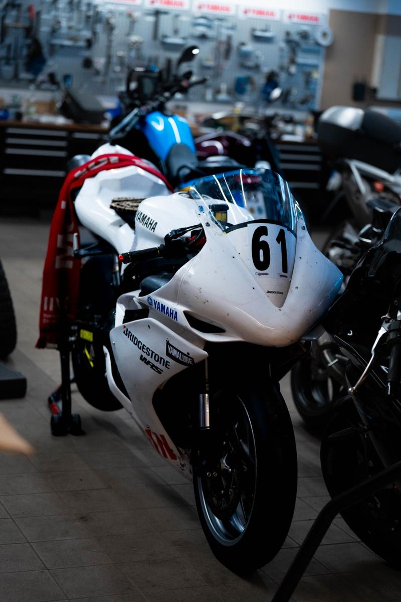 Yamaha R1 RN19 RENNSTRECKE RACEBIKE