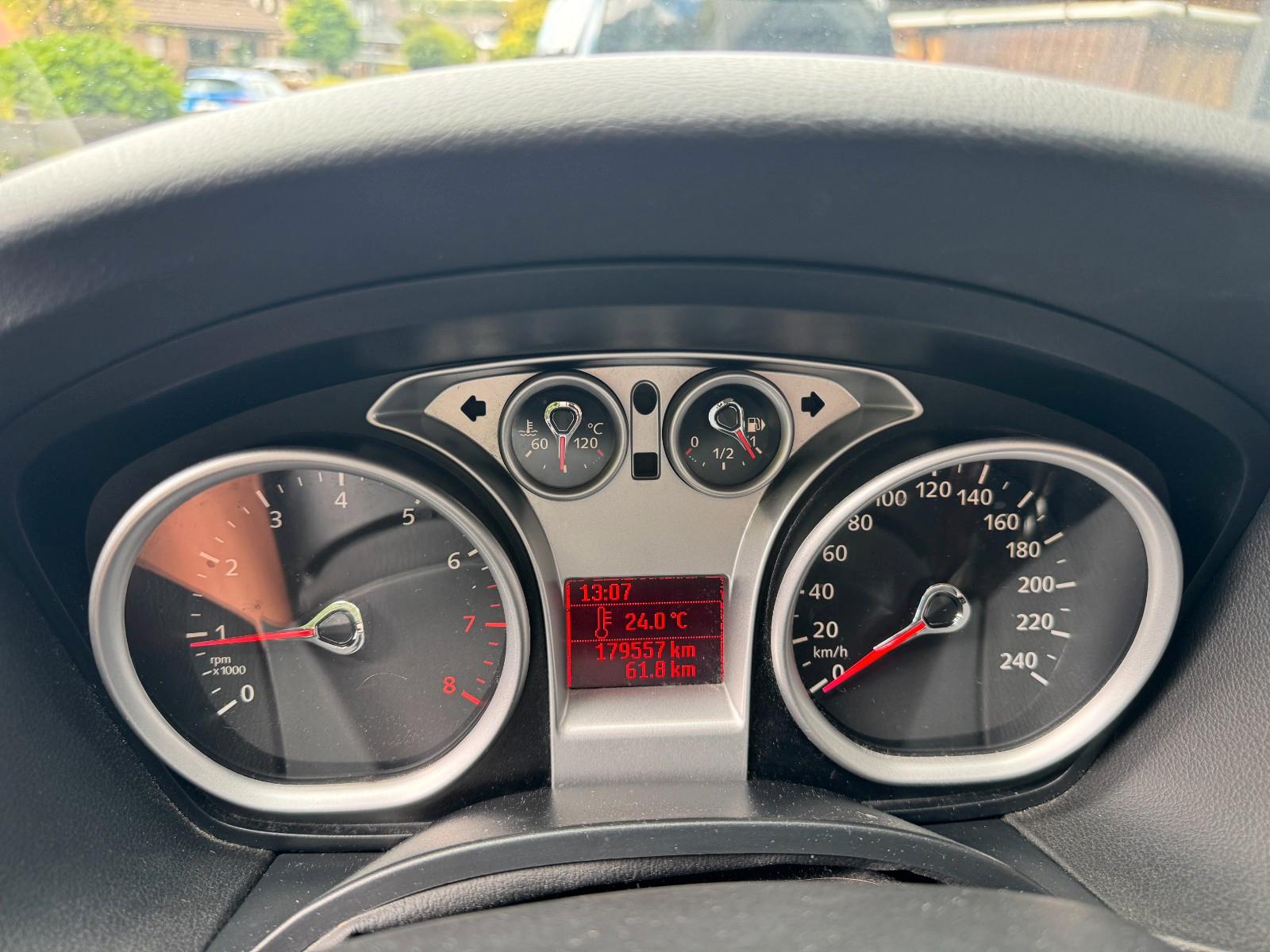 Ford Focus 2009 — photo 8