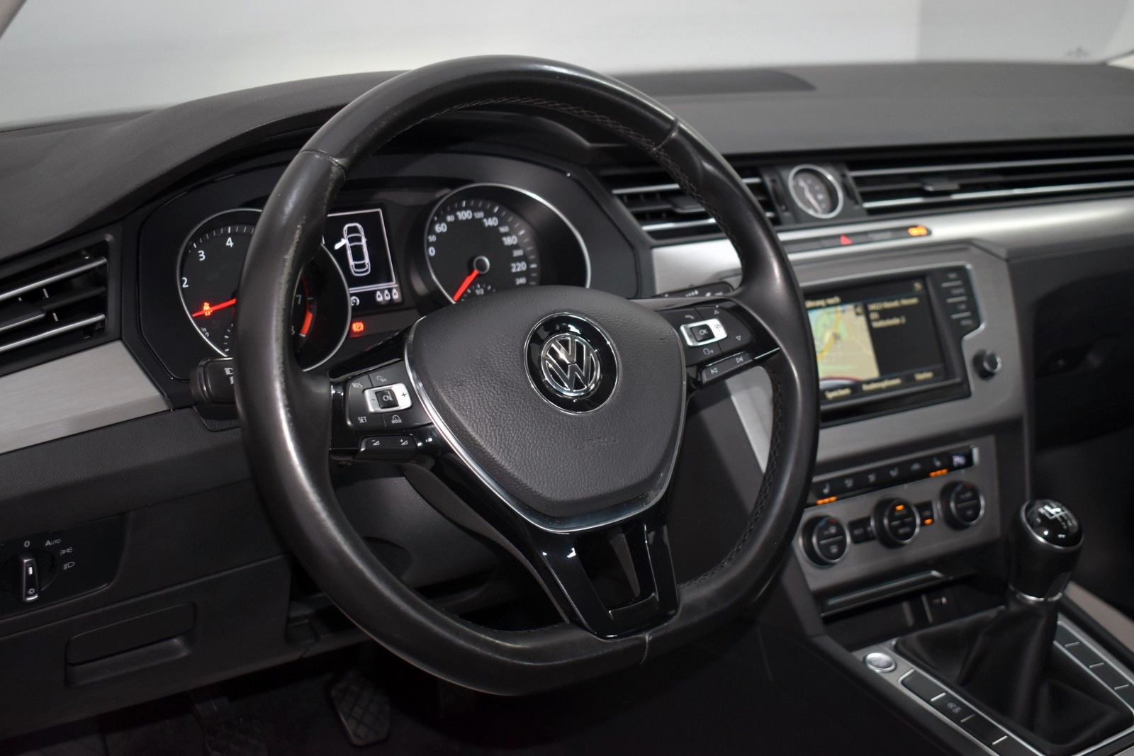 Fahrzeugabbildung Volkswagen Passat Lim. Trendline,Navi,SH,PDC 8fach bereift!