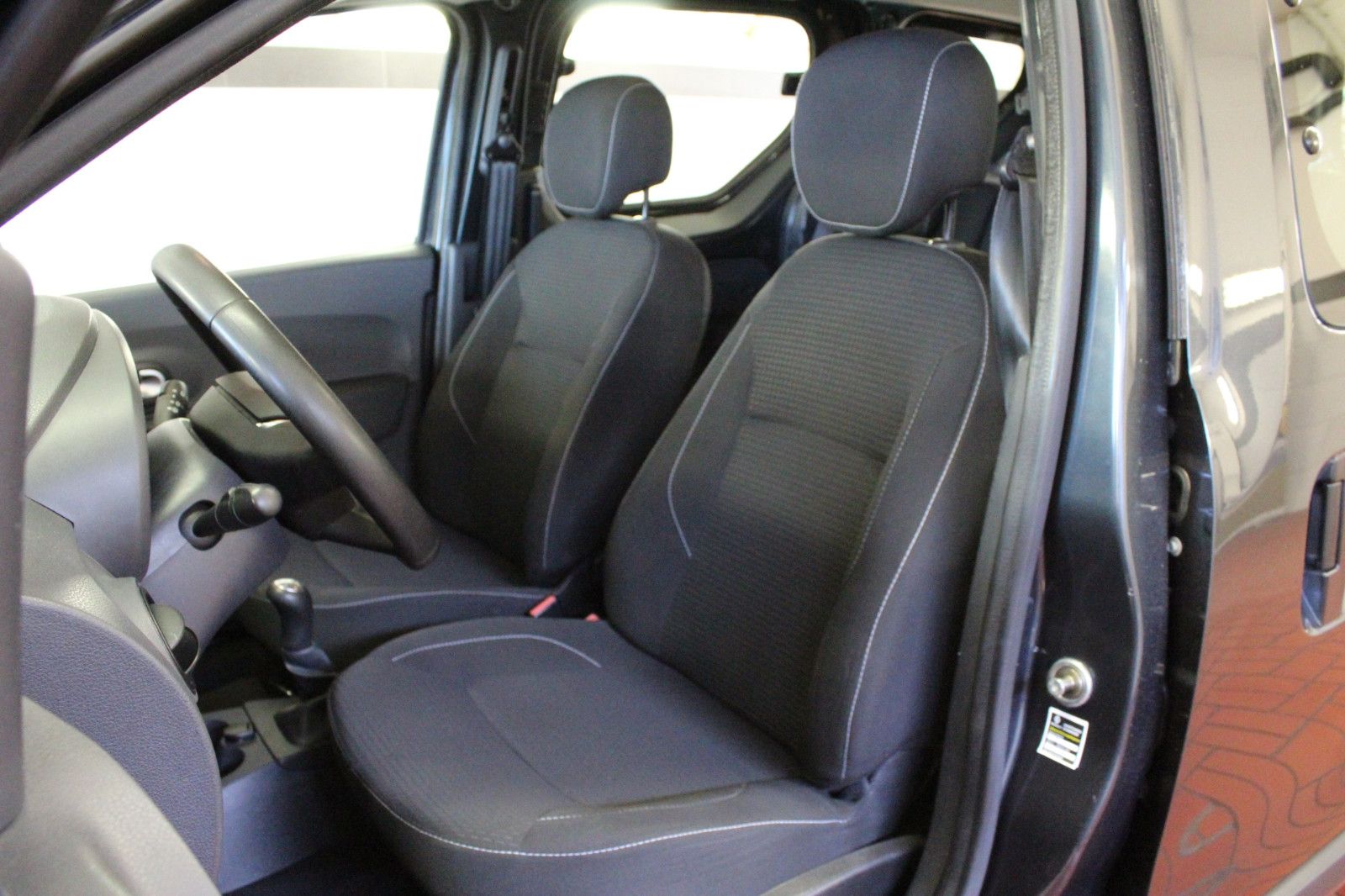 Fahrzeugabbildung Dacia Dokker 1.6 SCe 100 Laureate *Allwetterreifen*