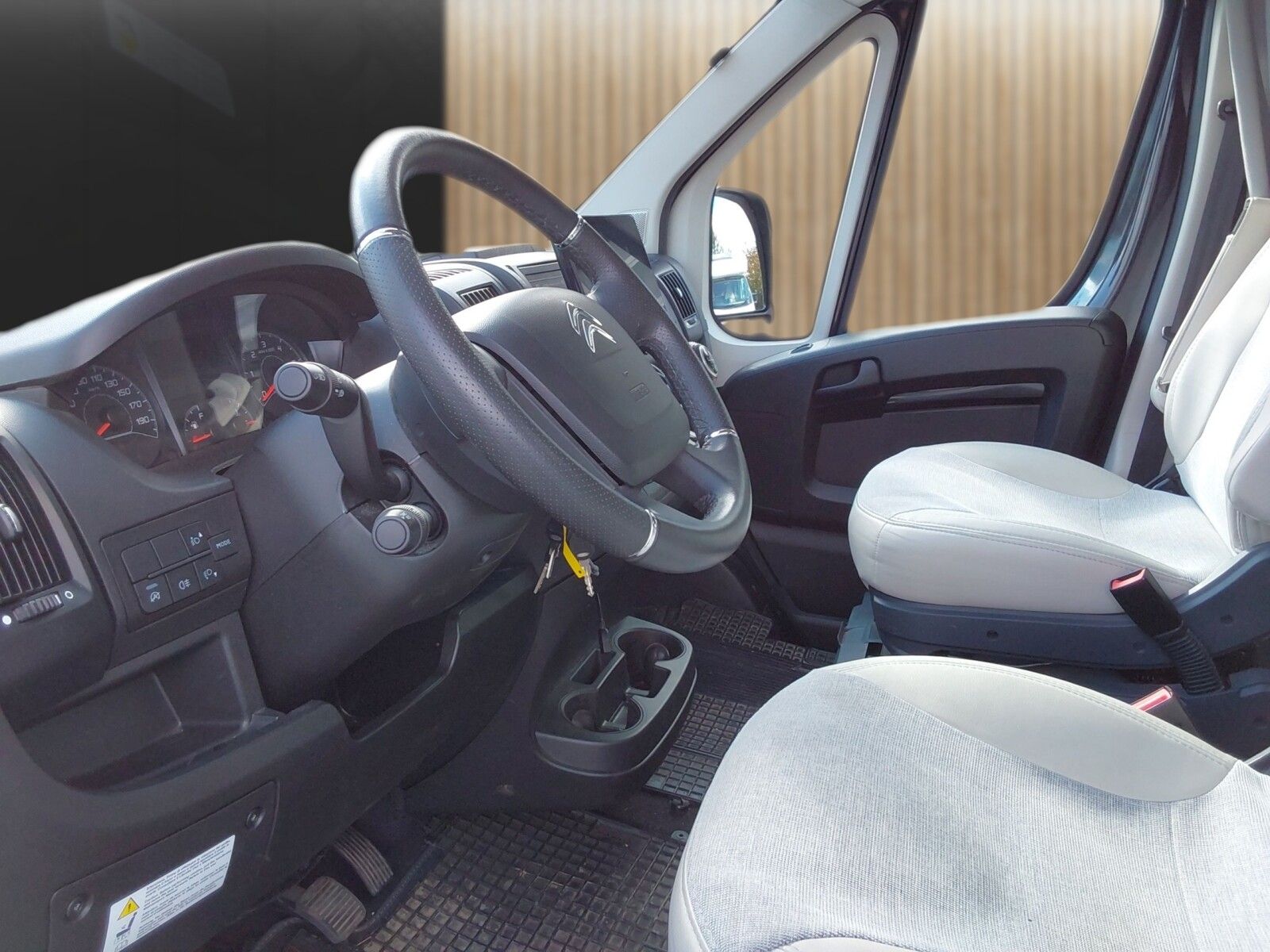 Fahrzeugabbildung Carado V 337 SAT, TV, Markise