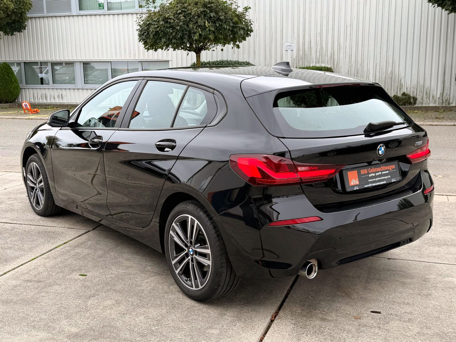 Fahrzeugabbildung BMW 118i Advantage Steptr. HUD KAM SHZ LHZ CarPlay