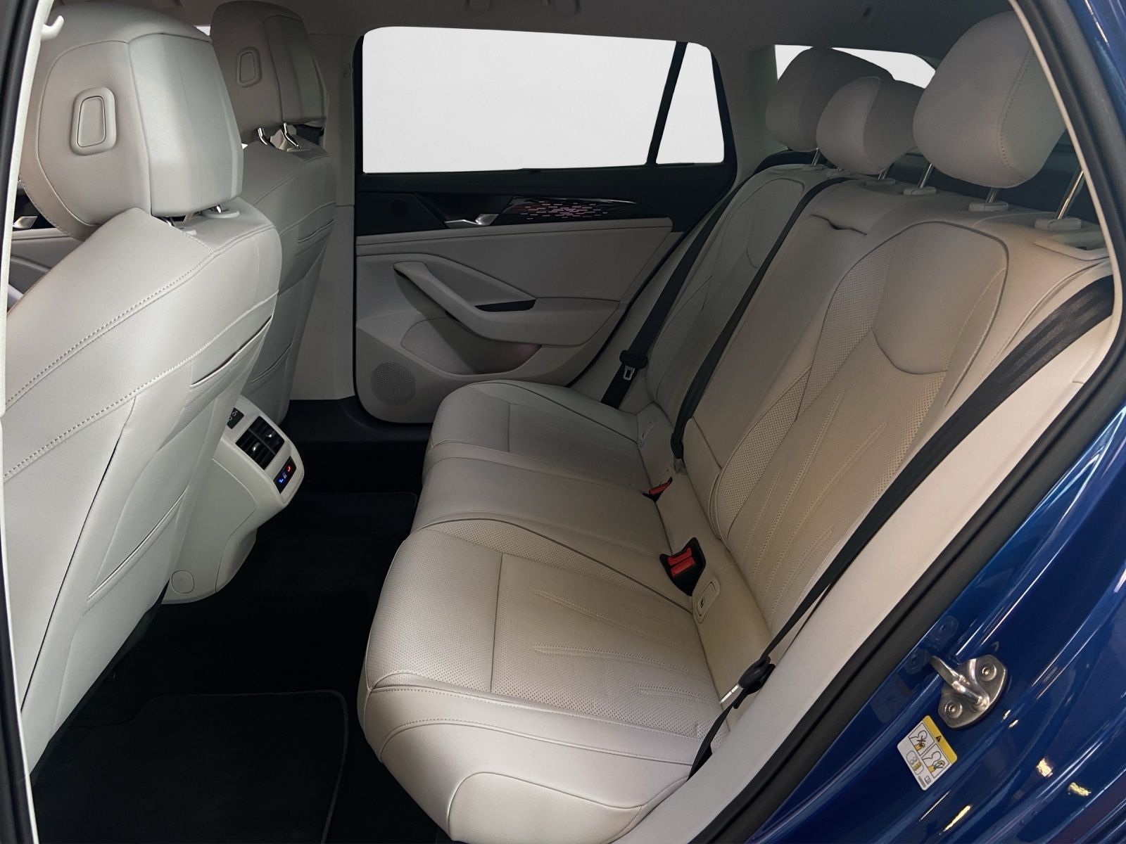 Volkswagen Passat Variant - Bild 15