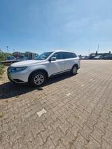 Mitsubishi Outlander 2.0 MIVEC Diamant ClearTec 2WD Diamant - Mitsubishi Outlander von privat