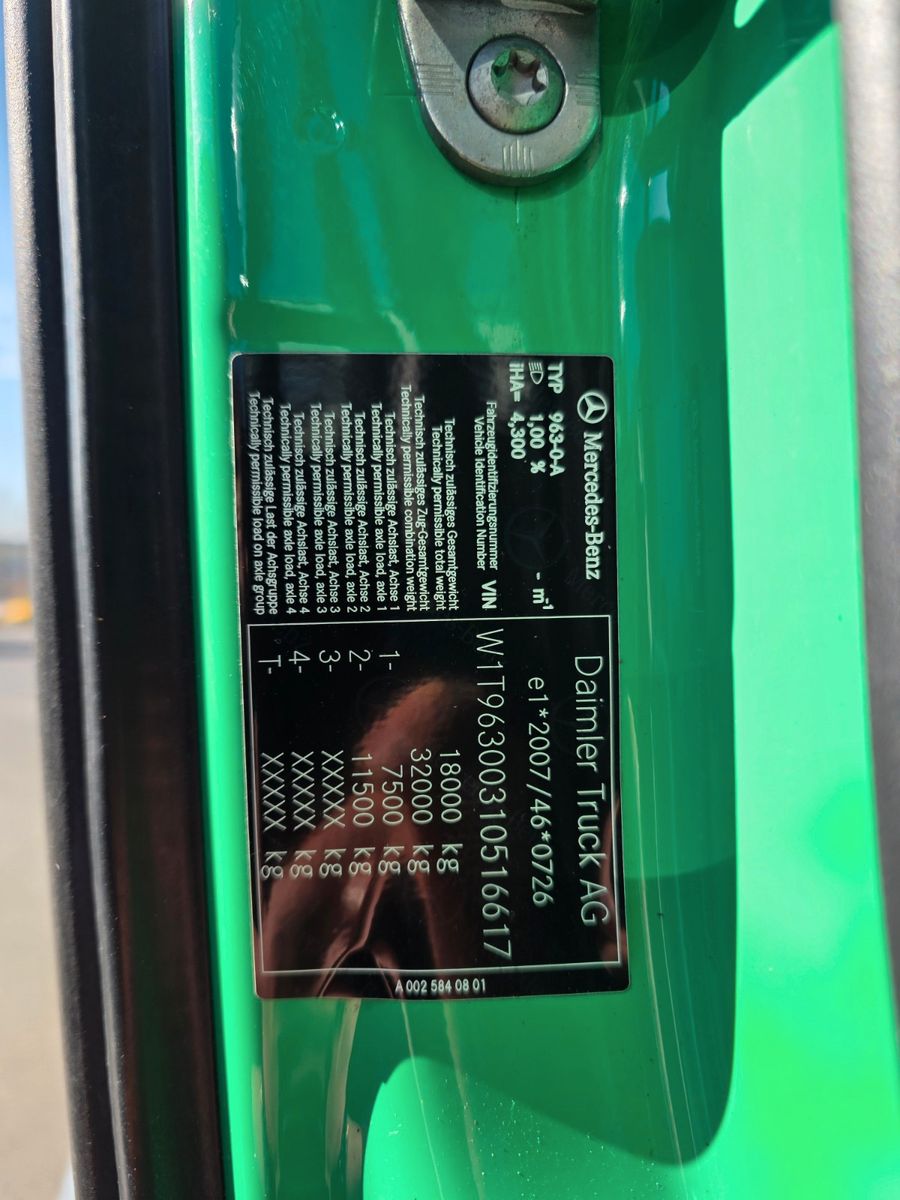 Fahrzeugabbildung Mercedes-Benz Actros 1824 L 4x2 LBW 2.000kg Tür Kamera Navi