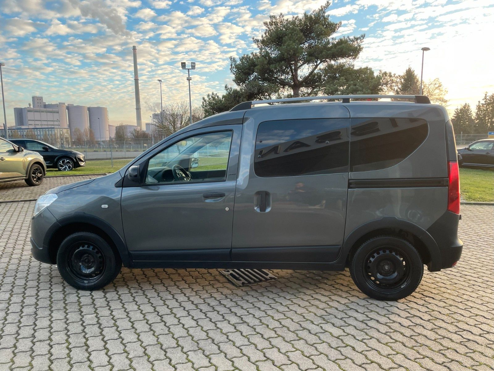 Fahrzeugabbildung Dacia Dokker Stepway Celebration
