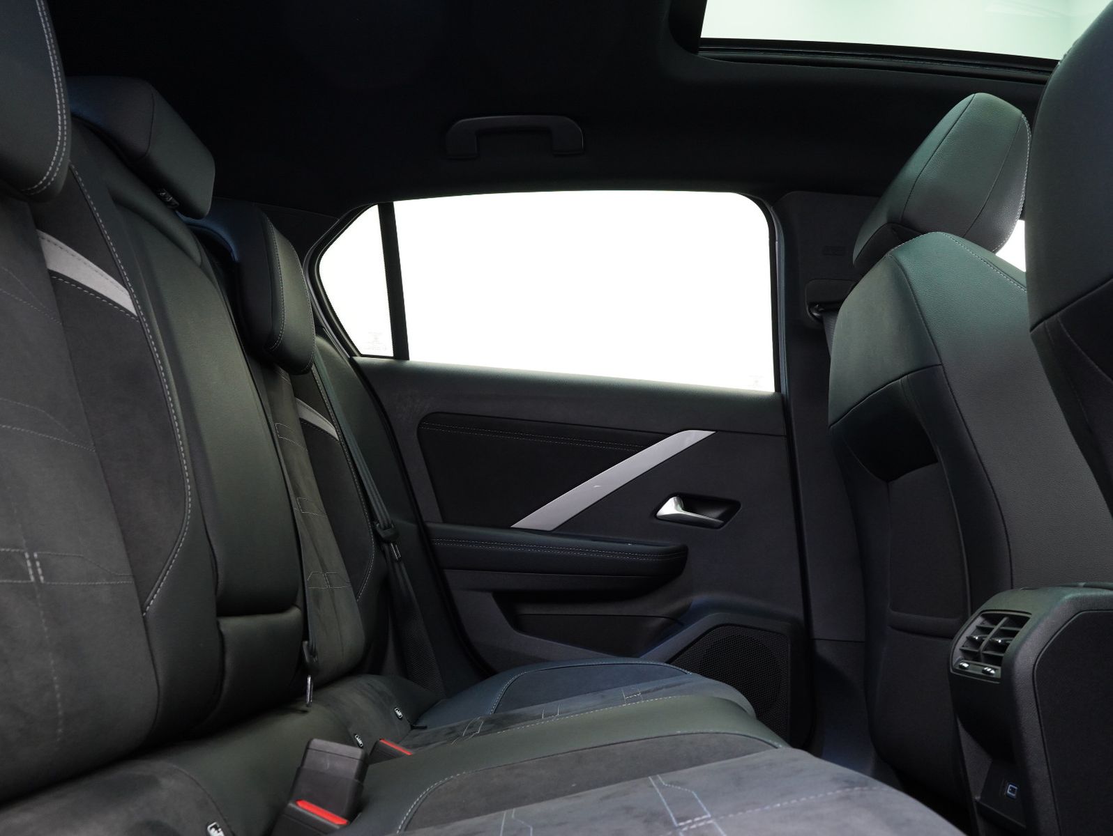 Fahrzeugabbildung Opel Astra L Lim. 5-trg. Ultimate INTELLILUX/PANORAMA