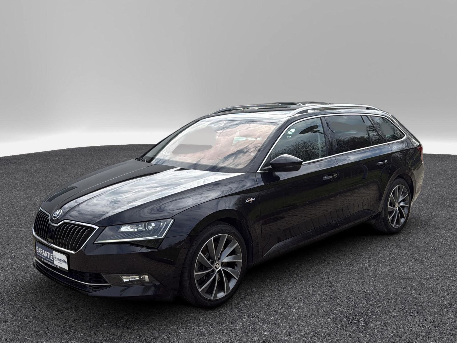 Fahrzeugabbildung SKODA Superb Combi L&K 4x4/ unfallfrei