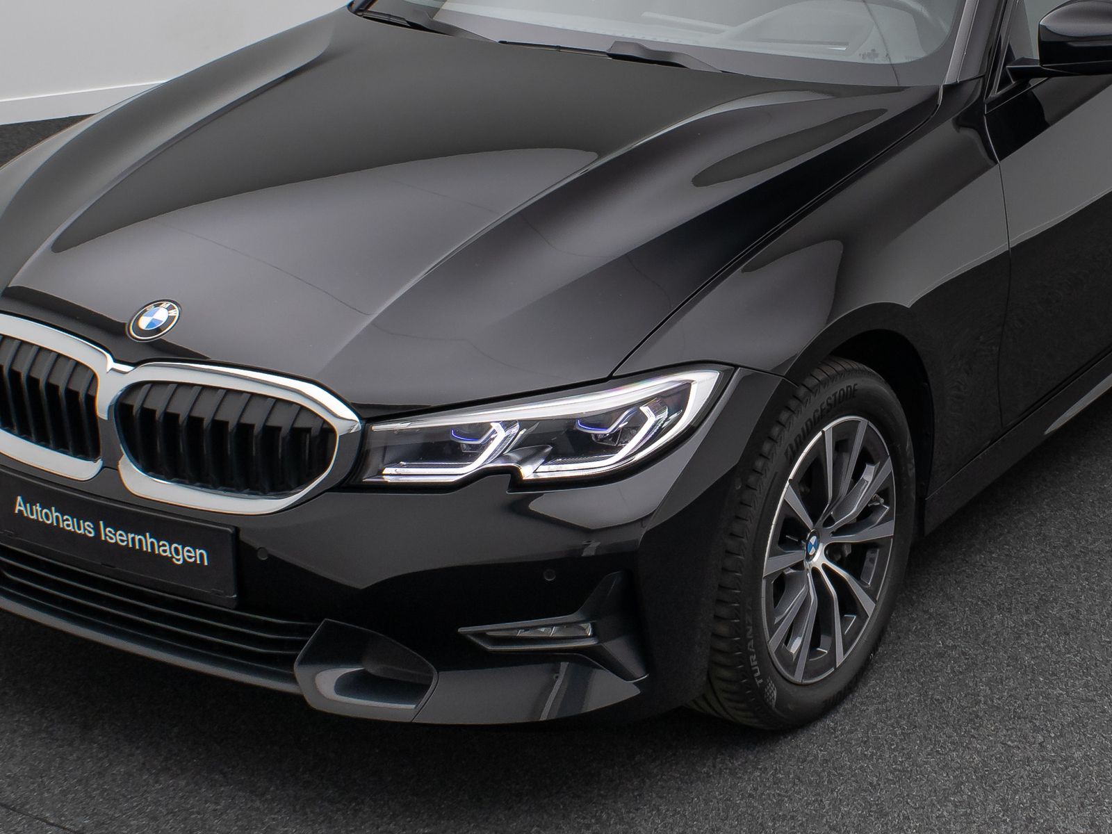 Fahrzeugabbildung BMW 330d xD Sport Line Laser DAB HUD AHK HiFi Komfor