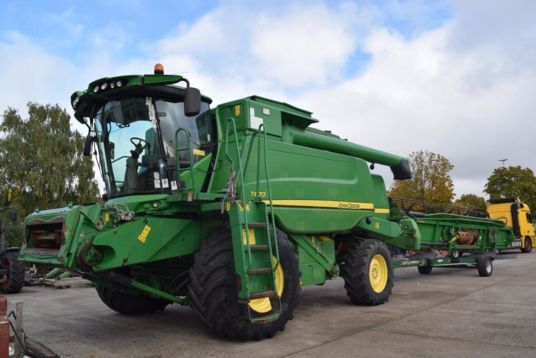 John Deere T 670