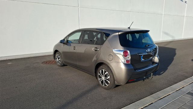 TOYOTA Verso