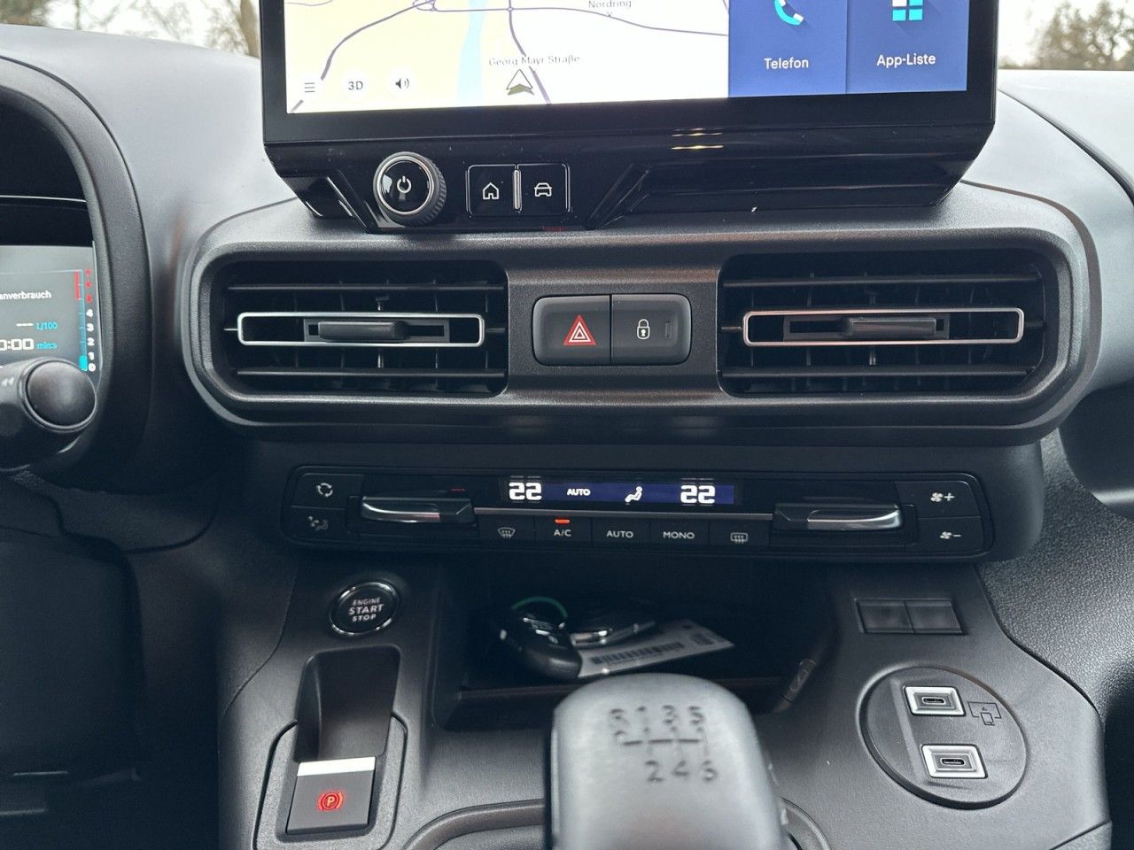 Fahrzeugabbildung Citroën Berlingo XL Diesel 130 Max XTR - mit KI generiert/bearbeitet