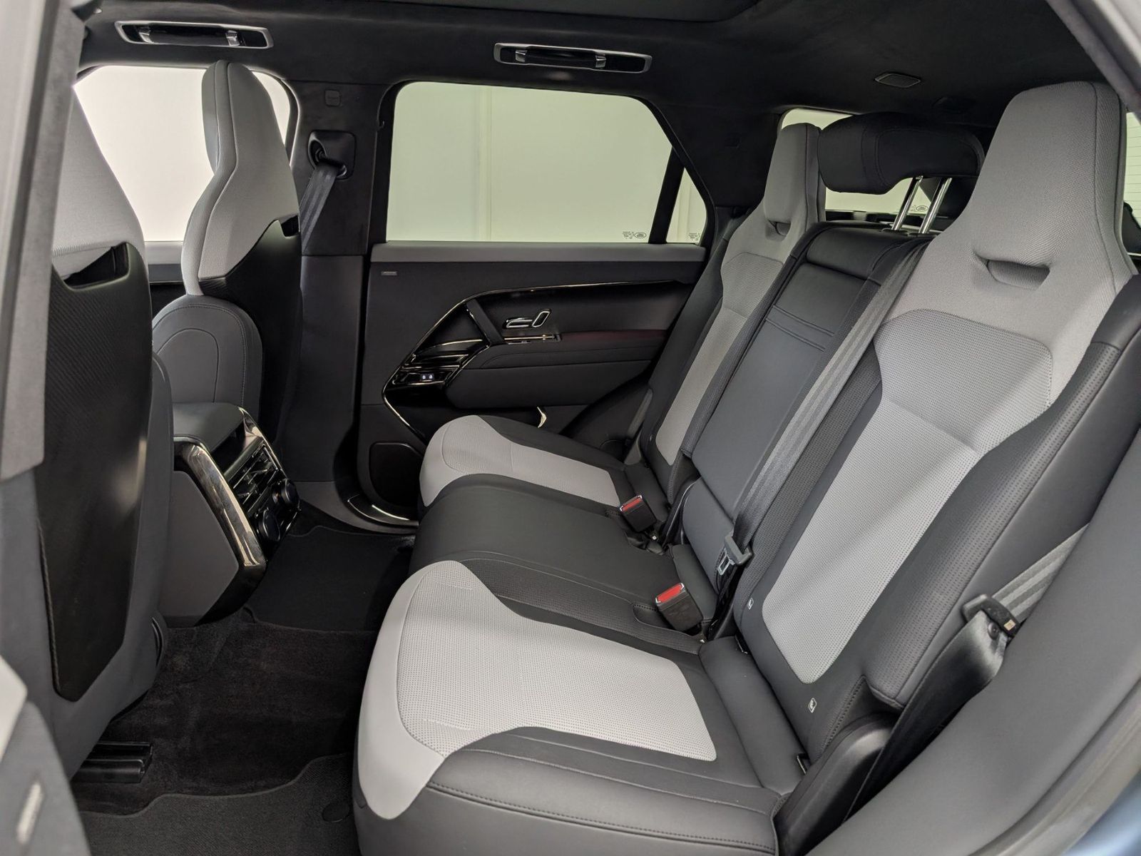 LAND ROVER Range Rover Sport P635 SV EDITION TWO Winter AHK – Bild 12