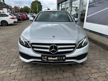 Fahrzeugabbildung Mercedes-Benz E 250 Limousine Avantgarde Pano