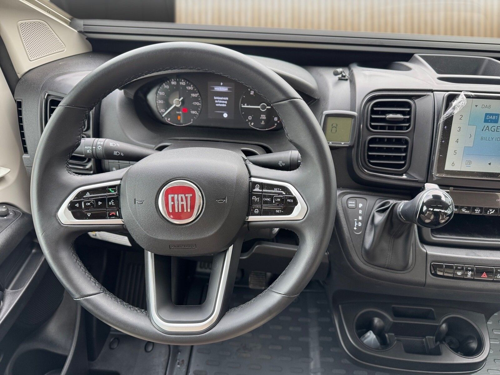 Fahrzeugabbildung Eura Mobil Van V 635 EB 180 PS, Skyroof, Automatik
