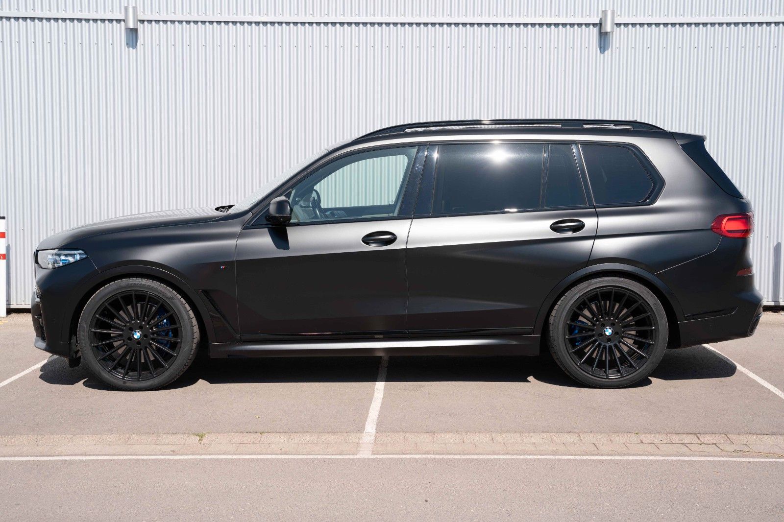 Fahrzeugabbildung BMW X7 M50 i SPORT VOLL SHADOW LED TV CARBON 22"
