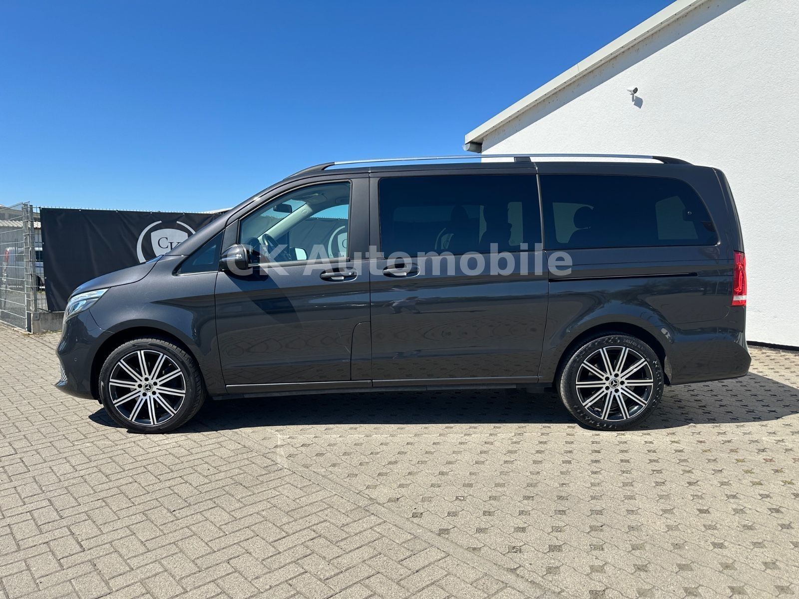 Fahrzeugabbildung Mercedes-Benz V250d AVANTGARDE EDITION 4MATIC lang/7 Sitze
