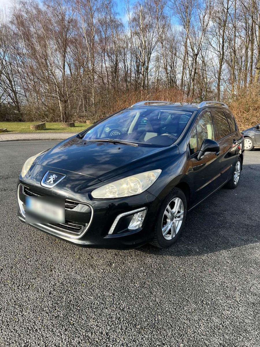 Peugeot 308 2011 — салон