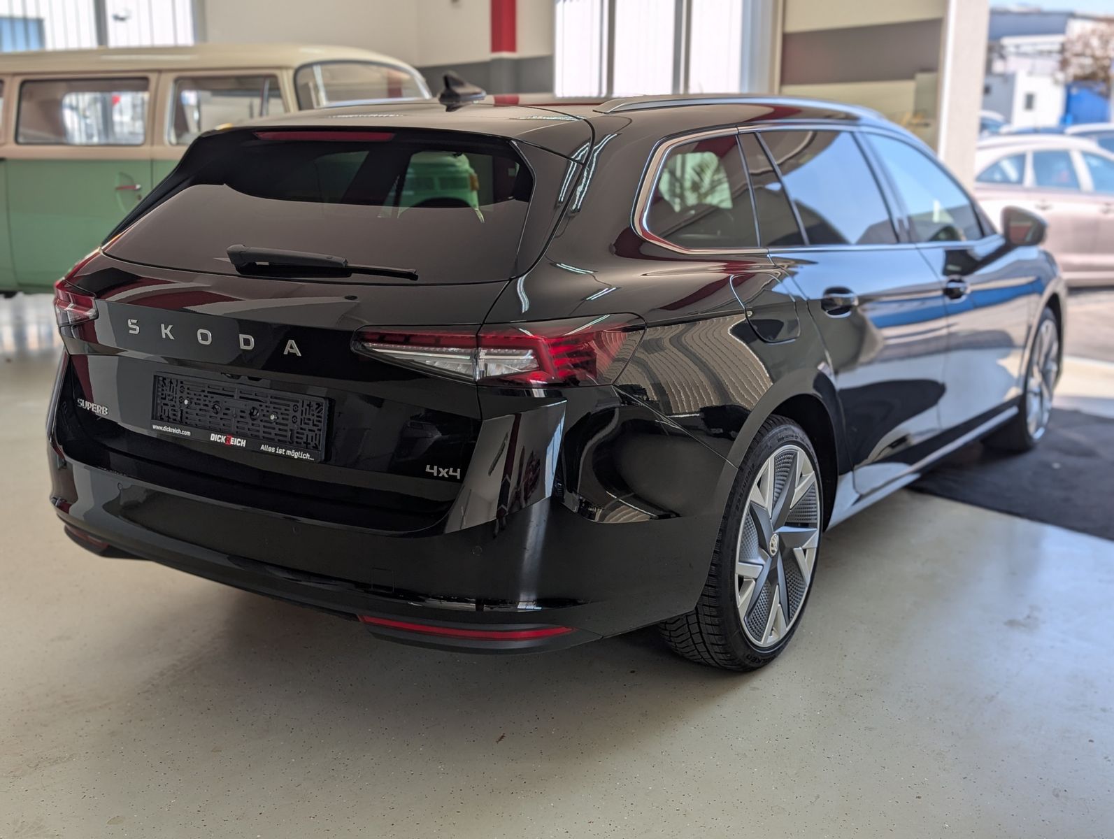 Fahrzeugabbildung SKODA Superb IV 2.0TDI DSG 4x4 MATRIX ACC NEUES MODELL