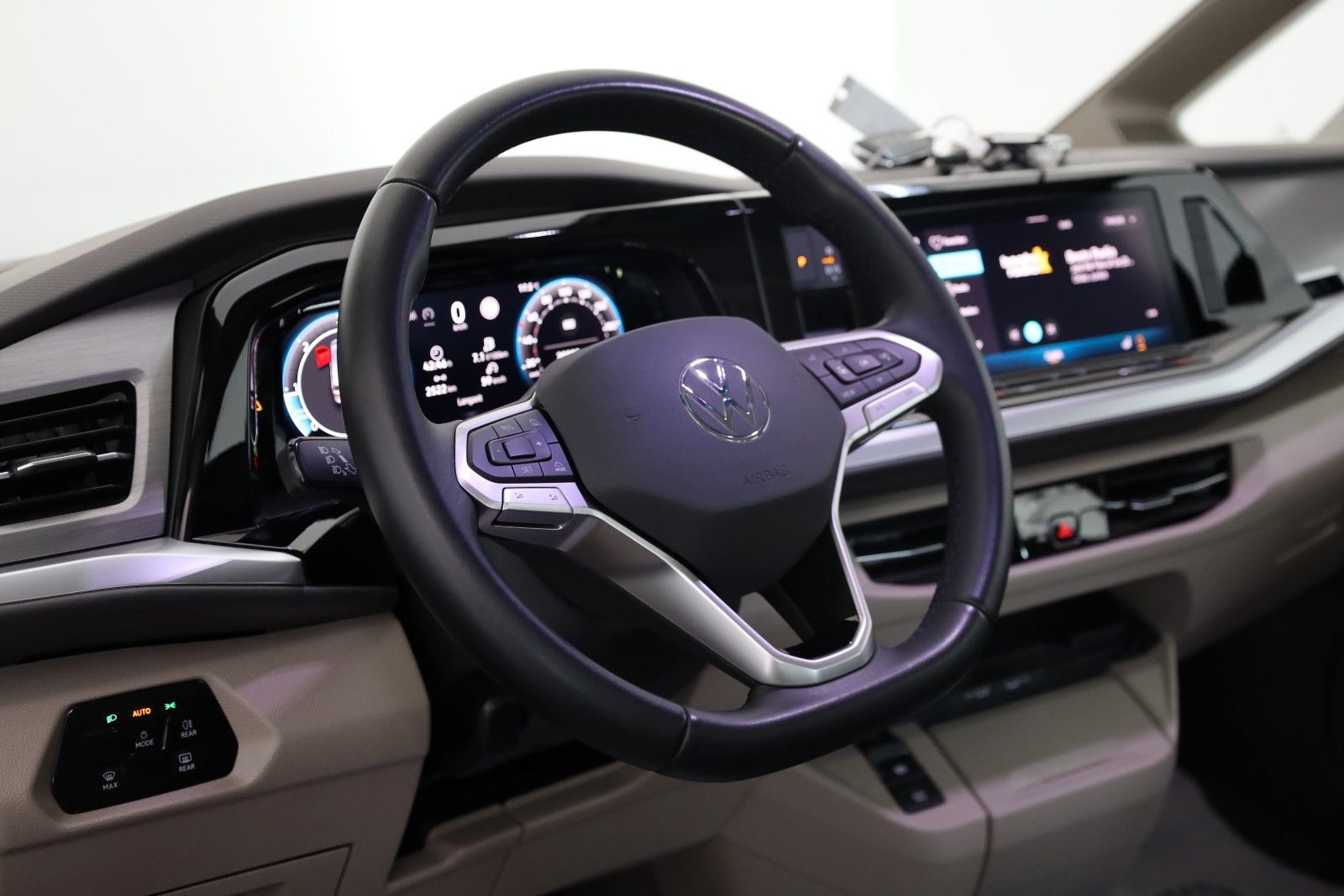 Fahrzeugabbildung Volkswagen T7 Multivan Life lang  7 Si,AppleCarplay,Keyless