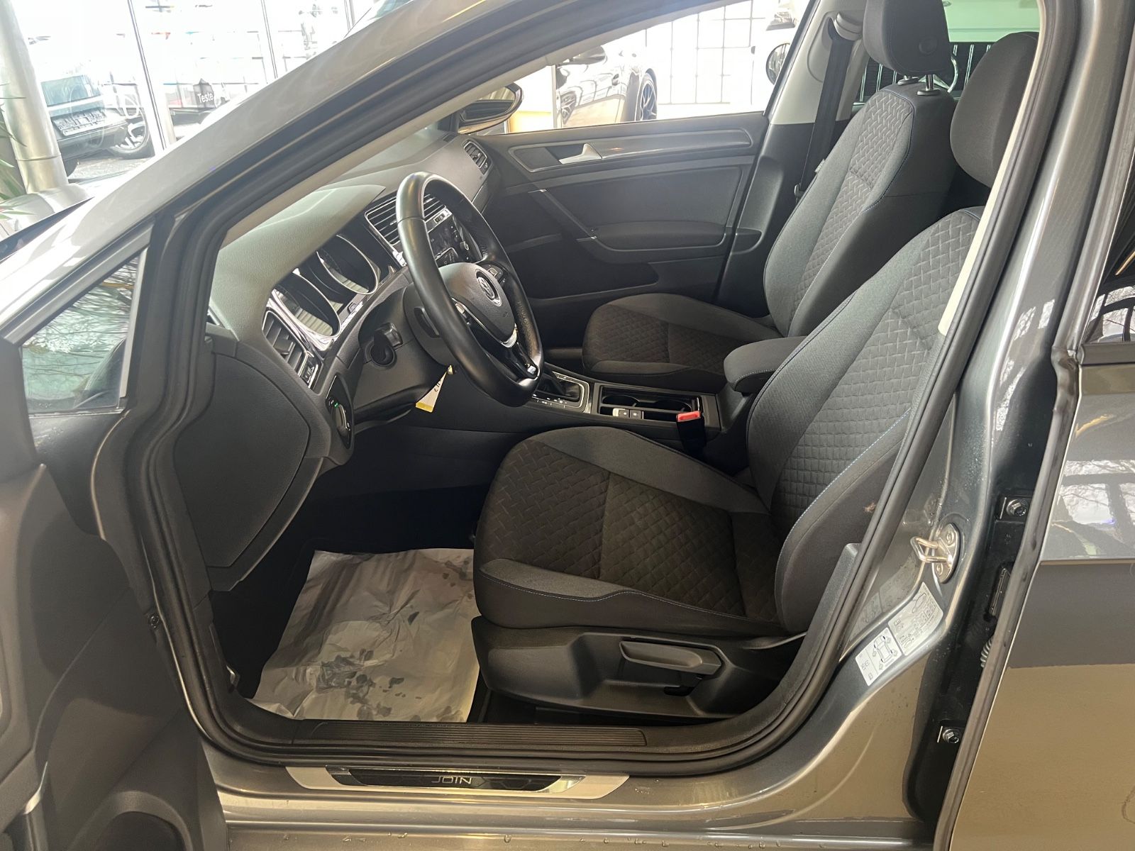 Fahrzeugabbildung Volkswagen Golf VII Lim. 1.5 TSI DSG Join R line *ACC*