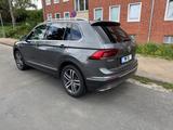Volkswagen Tiguan 2.0 TDI SCR 140kW DSG 4MOTION Highlin... - Volkswagen Tiguan: 140