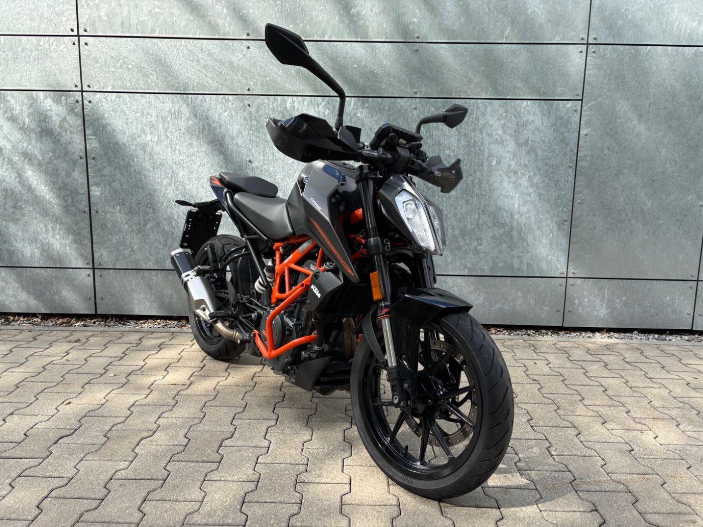Fahrzeugabbildung KTM 390 Duke mit Tieferlegung 45 mm