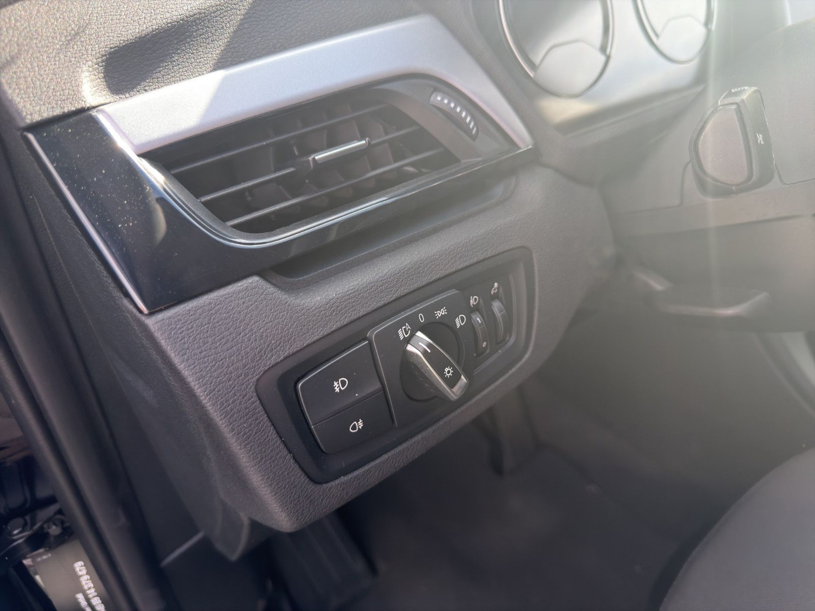 Fahrzeugabbildung BMW X1 sDrive 18 i Advantage PDC*Shzg*2-Zo.Klima*