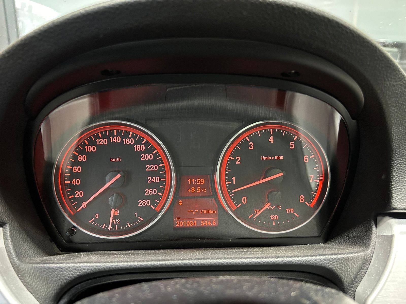 Fahrzeugabbildung BMW 335i xDrive/PANO/ALCANTARA/NAVI/PDC/TEMPOMAT