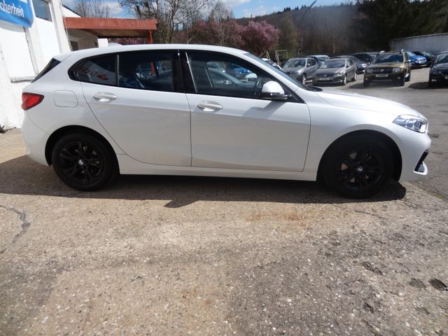 Fahrzeugabbildung BMW 118i Sportline/39.000km/LED/SitzH/Navi/Automatik