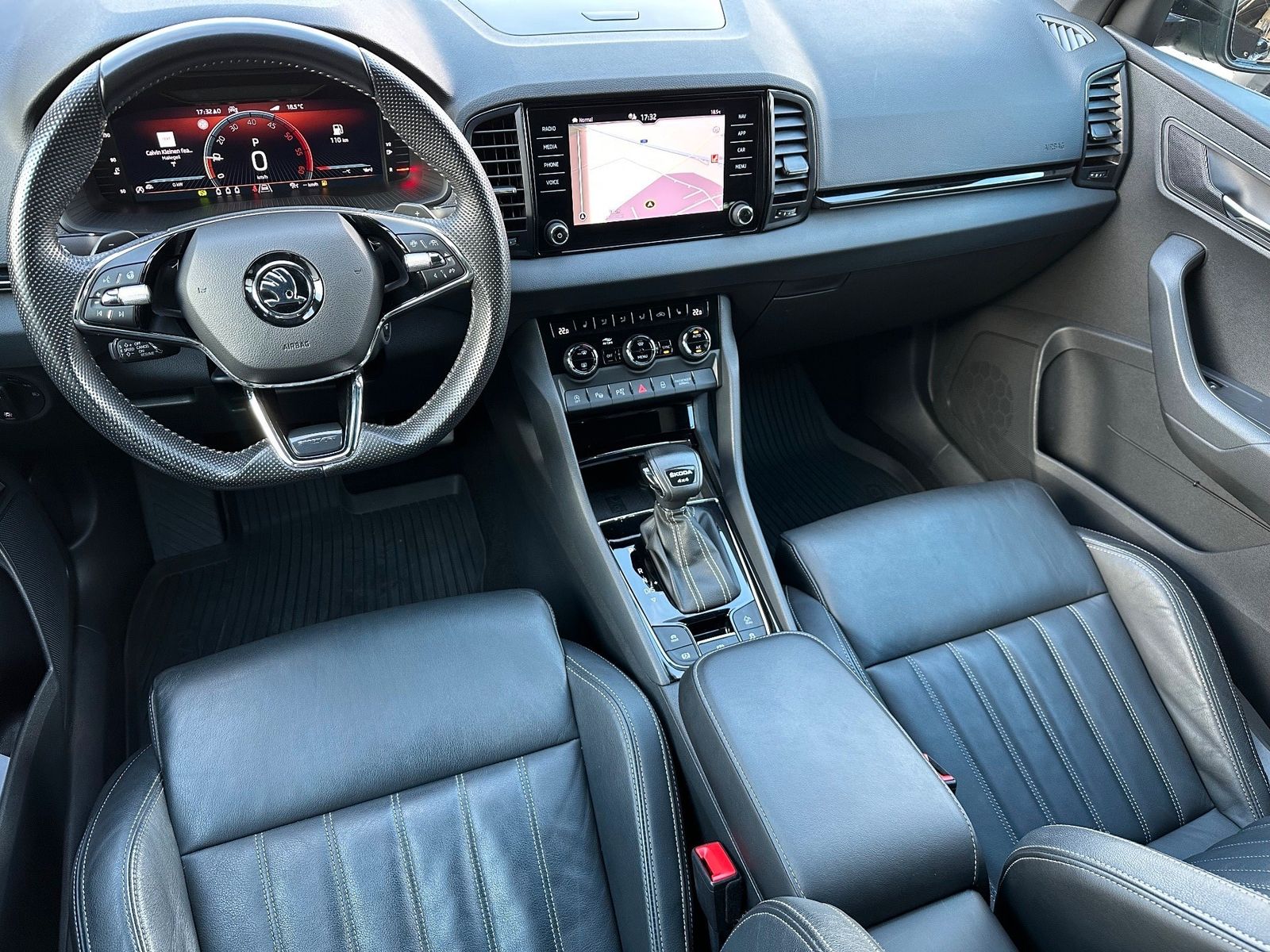 Fahrzeugabbildung SKODA Karoq 2.0 TDI DSG 4x4 Sportline NAV+ACC+360GRAD