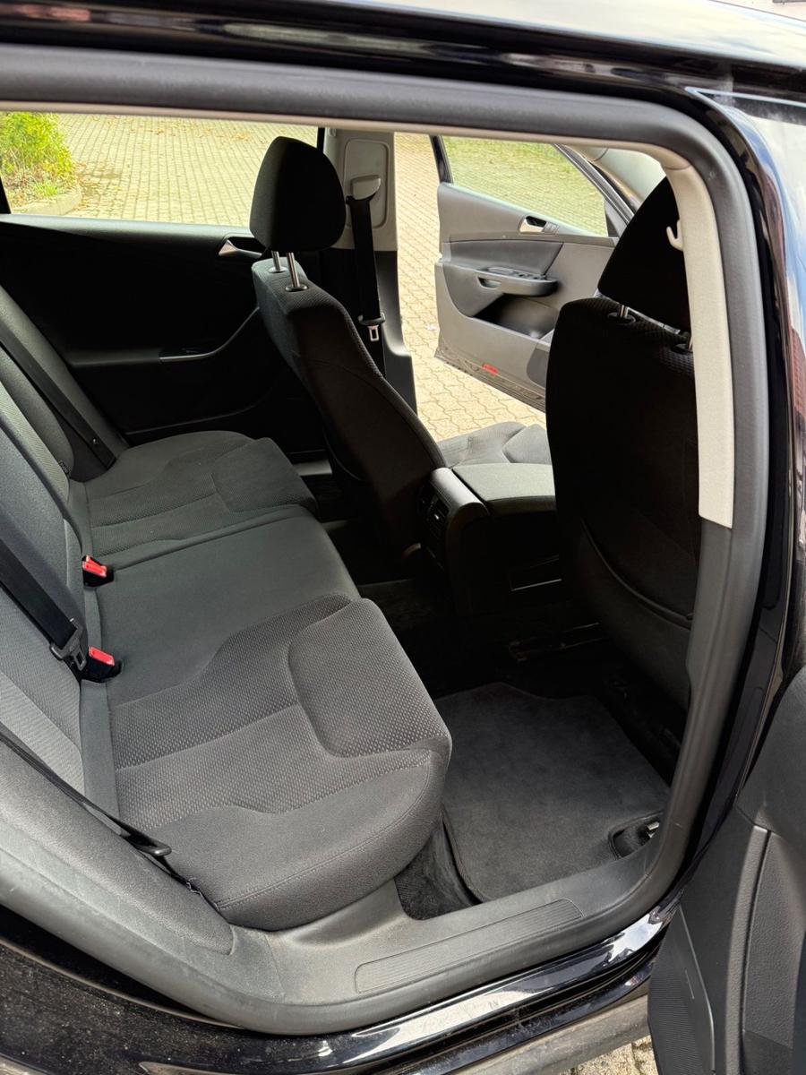 Volkswagen Passat 2010 — photo 12