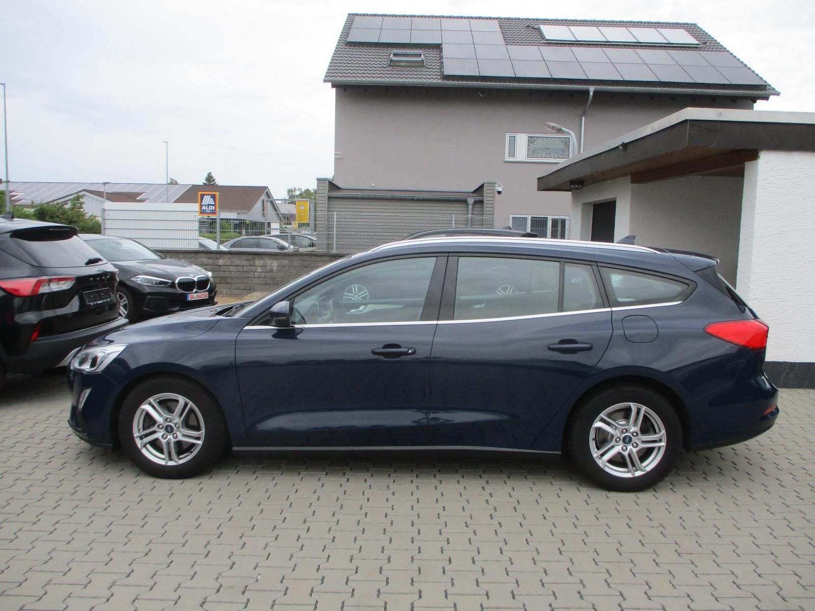 Ford Focus 1,5 NAVI SPURH SITZH TEMPO PDC AHK