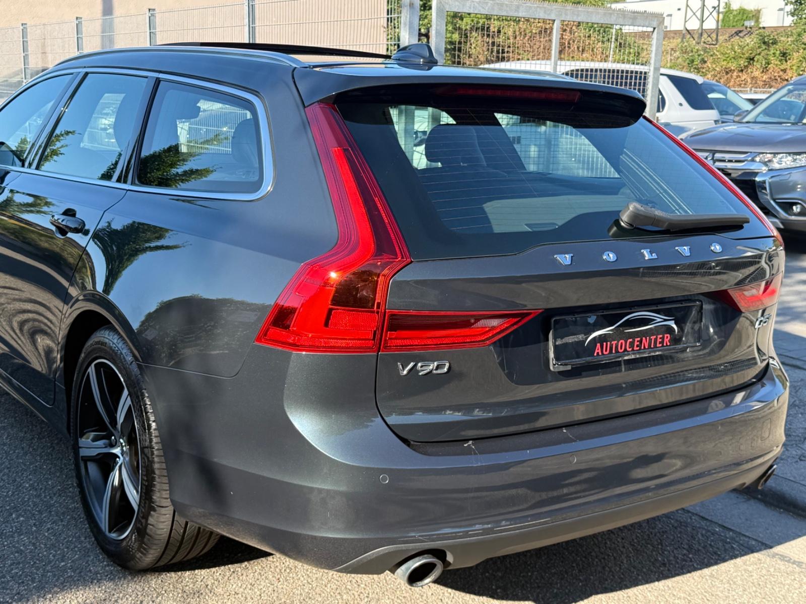 VOLVO V90 235 ch 4X4 BVA - HAYON ÉLECTRIQUE - PACK SPORT - TOIT OUVRANT