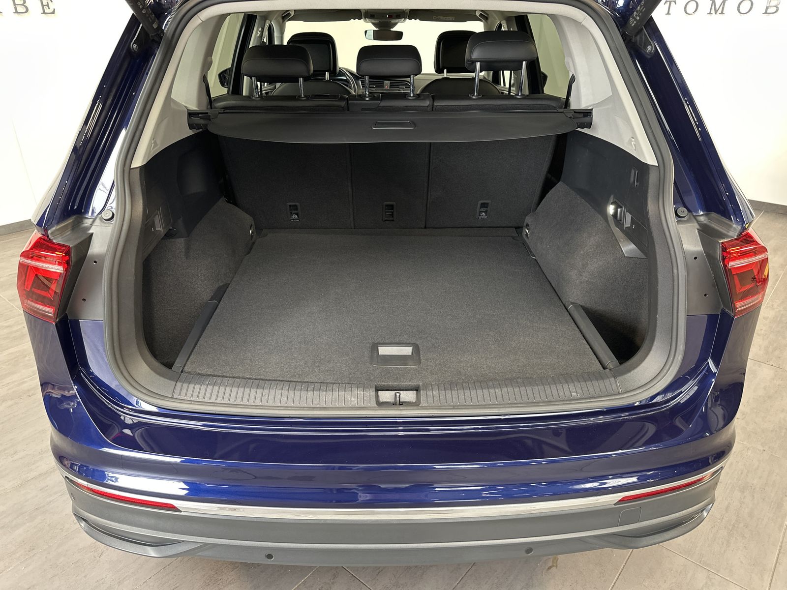 Fahrzeugabbildung Volkswagen Tiguan Allspace Sport NAV+MATRIX+AHK+360°+18ZOLL