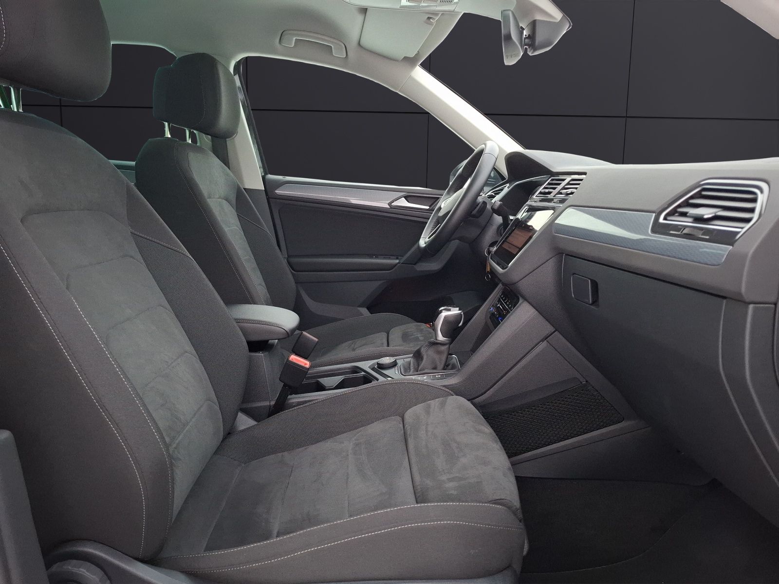 Fahrzeugabbildung Volkswagen Tiguan TDI Life DSG 4M Standhzg Matrix Navi AID