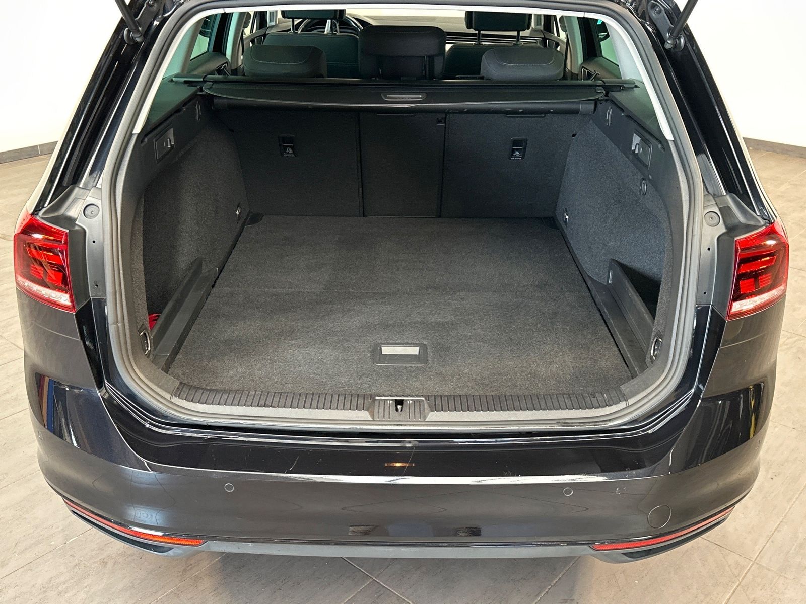Fahrzeugabbildung Volkswagen Passat Variant 2.0 TDI Business NAV+LED+PANORAMA