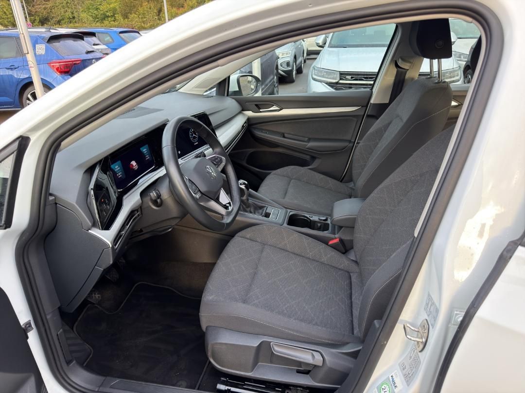 Fahrzeugabbildung Volkswagen Golf Life VIII 1.5 TSI,RearView,Climatronic,SH,L