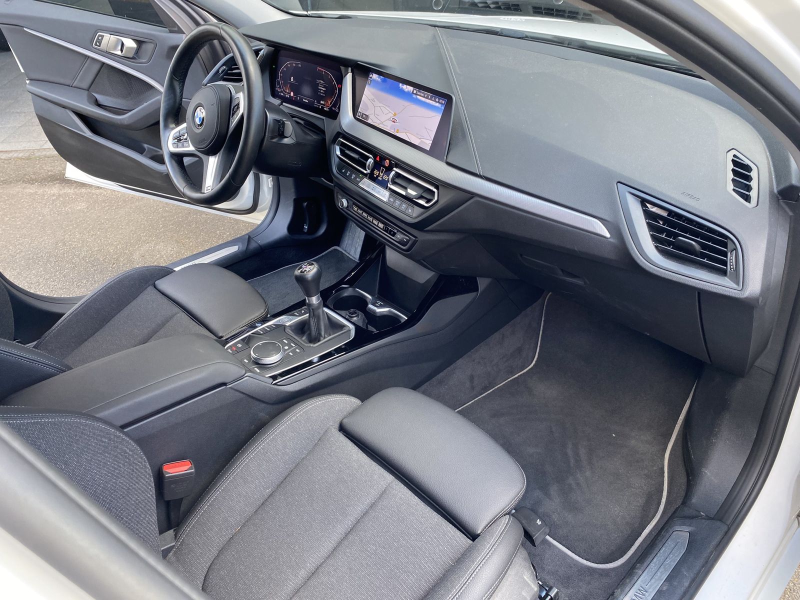 BMW 118i Navi LED Sitzhzg. Sport Sport Line DAB Shz foto 9