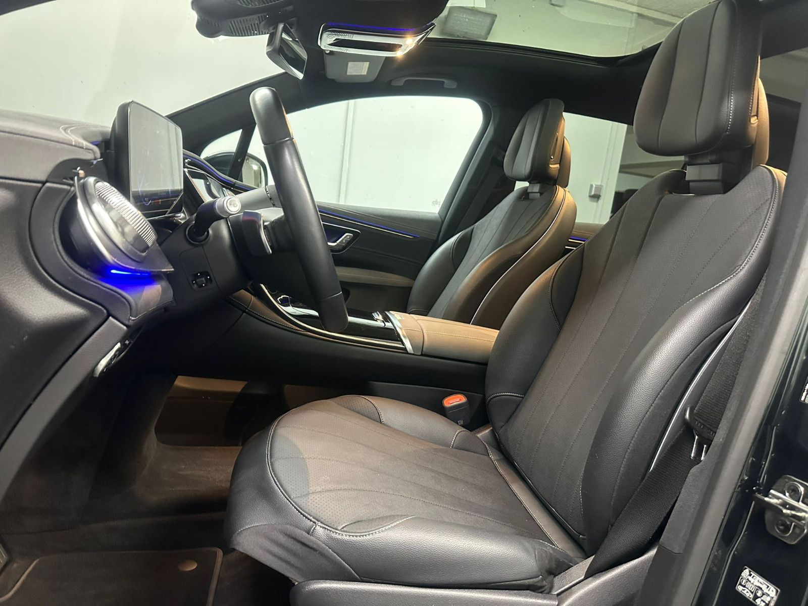 Fahrzeugabbildung Mercedes-Benz EQS 450 SUV *PANORAMA*KEYGO*7 SITZER*