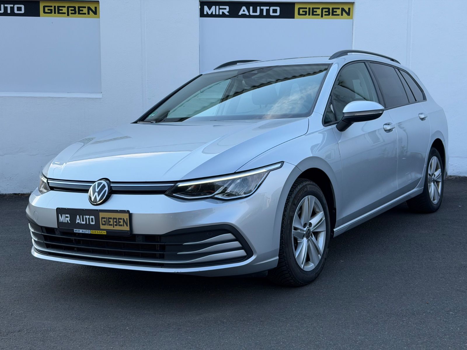 Volkswagen Golf - 1