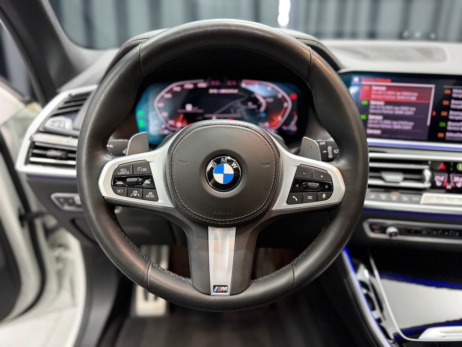 Fahrzeugabbildung BMW X5 M50d|LASER|H&K|360°|PANO|GESTIK|AHK|HuD