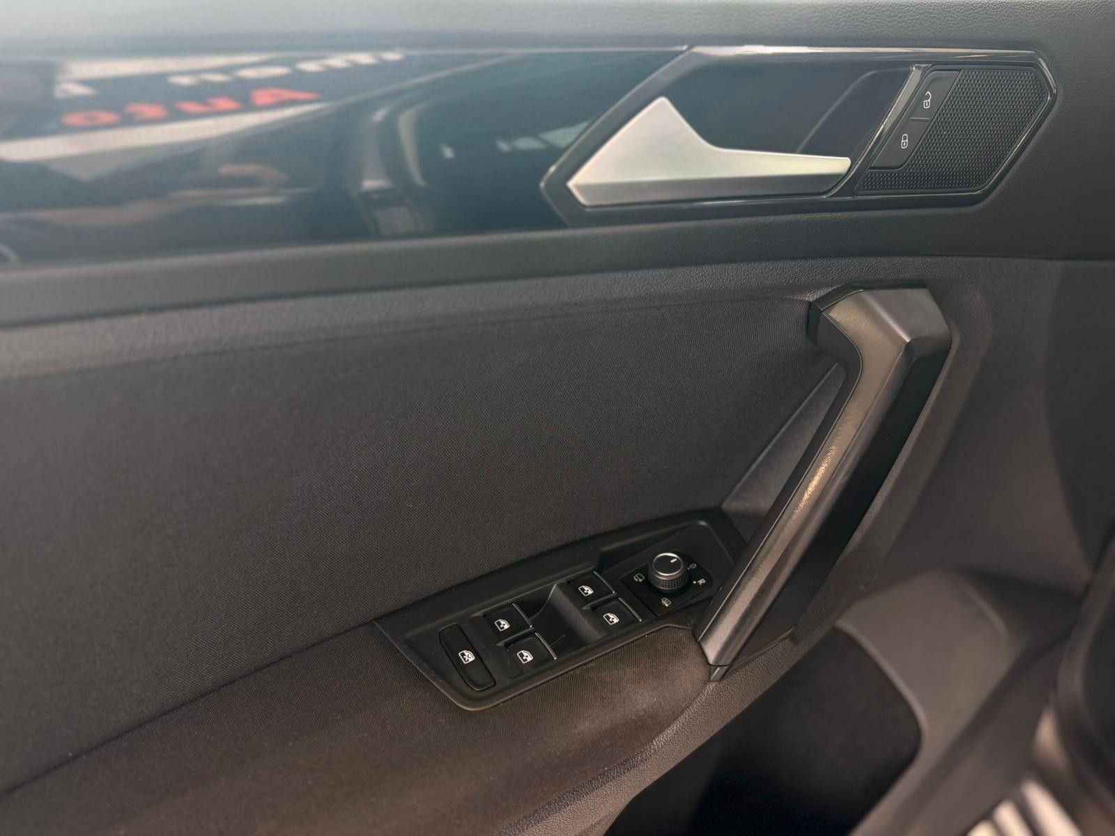 Fahrzeugabbildung Volkswagen Tiguan 2.0TDI Sound SITZHZG ACC NAVI AHK 8xALU