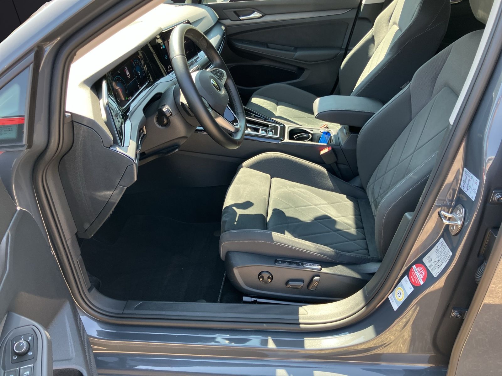 Fahrzeugabbildung Volkswagen Golf VIII Variant TDI Style DSG LEDplus Navi AID