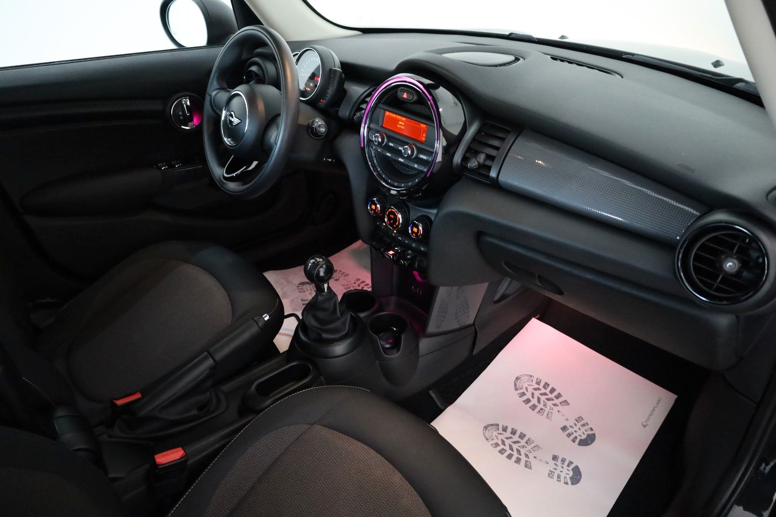 Fahrzeugabbildung MINI ONE FIRST Mini 5-trg. SH,PDC,8-fach bereift