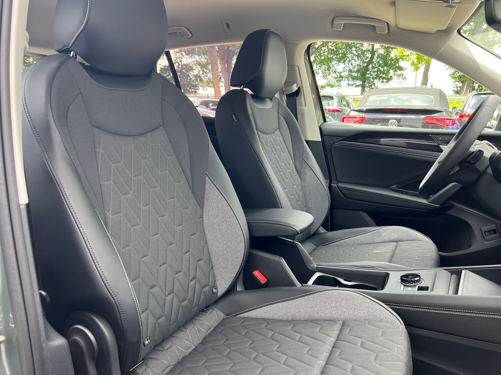 Fahrzeugabbildung Volkswagen Tiguan  Energy 1.5 eTSI DSG *AHK,AreaView,Navi,E