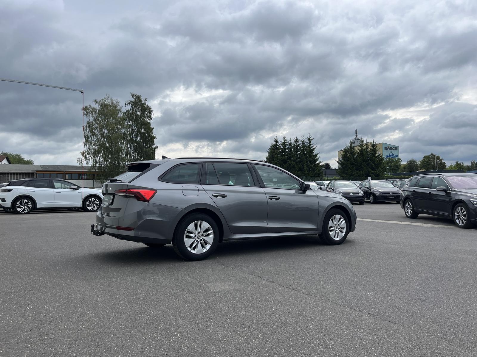 Skoda Octavia Combi 2.0 TDI DSG Blackline 141€ m.20% A